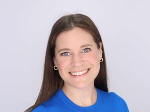 Caroline Seaback Professional Headshot