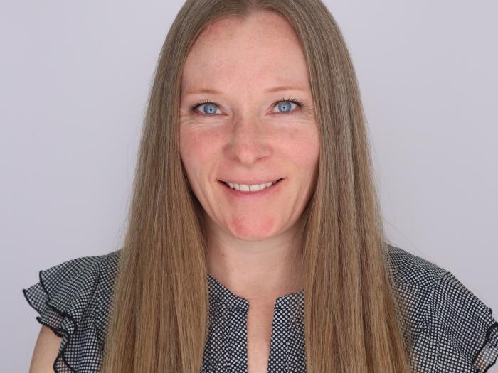 Anne Irizarry Professional Headshot