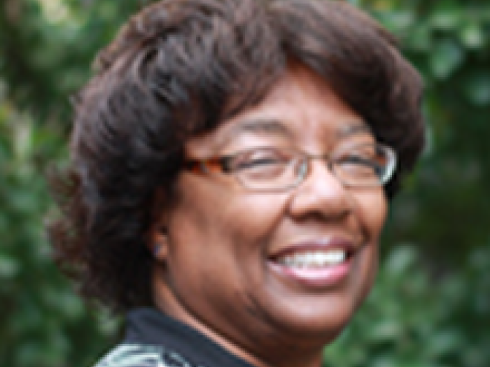 Headshot of Robyn Jones